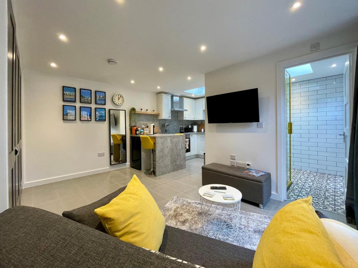 Tiny Home, Boscombe Manor Bournemouth Esterno foto